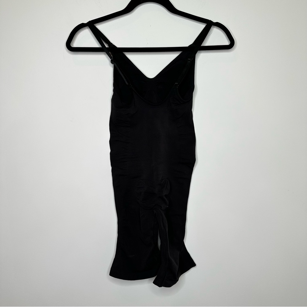SKIMS Sculpting Seamless Mid-Thigh Bodysuit in Onyx Black 2X/3X - Picture 8 of 9